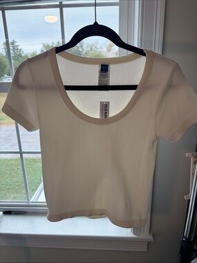 Old Navy Cream Ribbed Scoop Neck Short Sleeve Tee